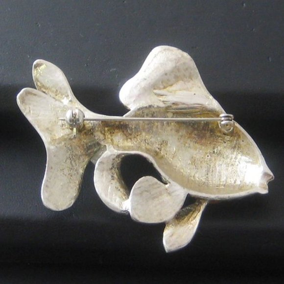 🐟 Tropical Fish Pin Rhinestones & colorful Enamel - Picture 3 of 3